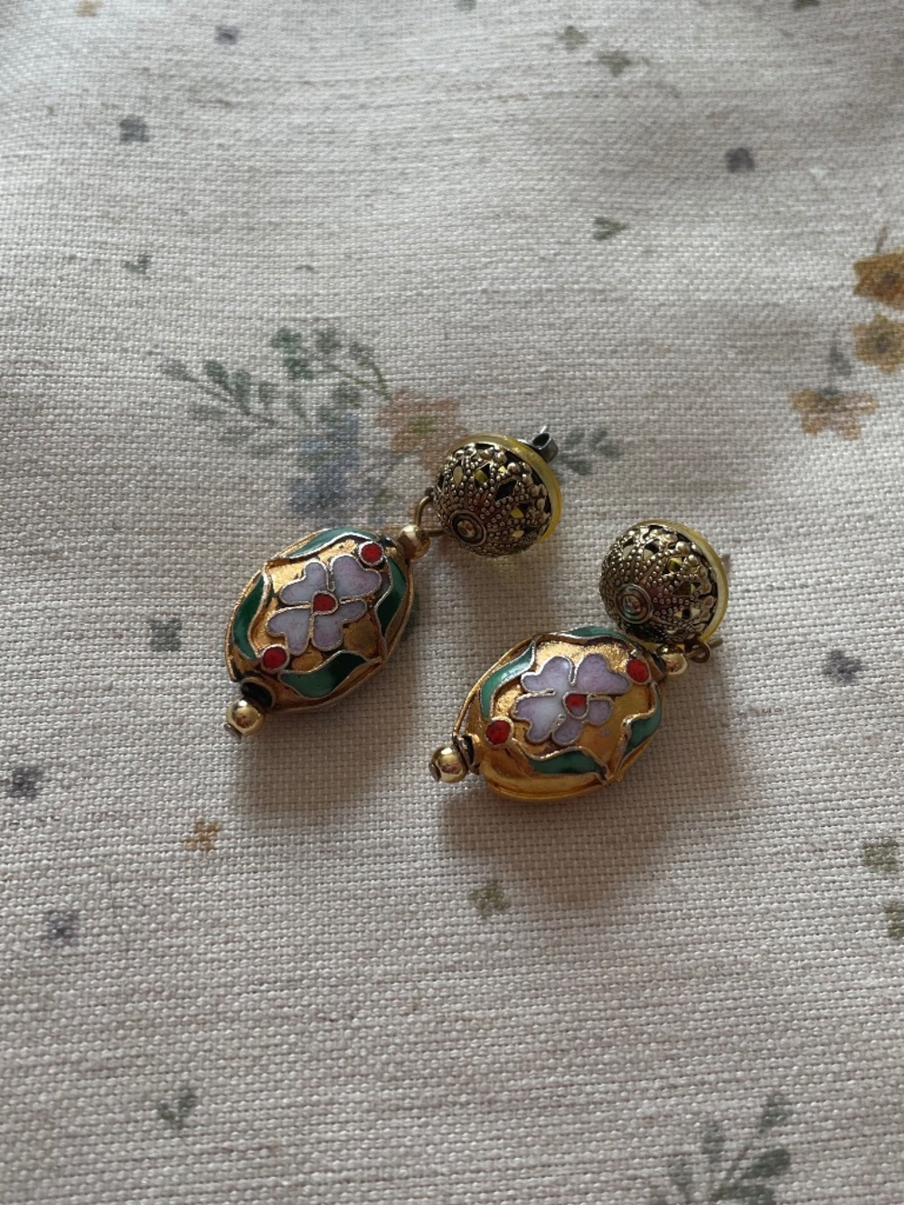 EUC Vintage Chinese Cloisonné Enamel Drop Earrings in Gilded Brass Oval Beads - Picture 3 of 7